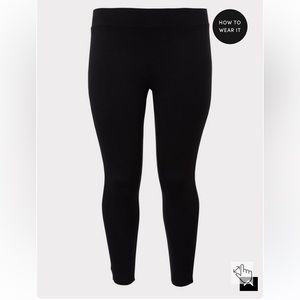 Crop Signature Waist Premium Legging *Never Worn*